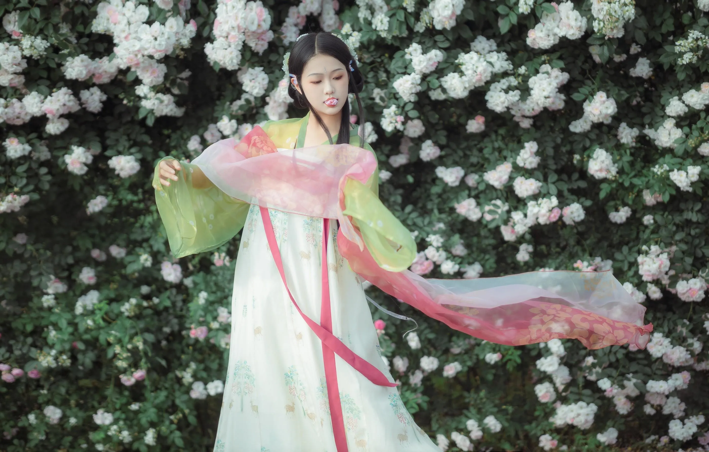 [YITUYU艺图语]2022.09.14 蔷薇 若韵 [23P]插图2